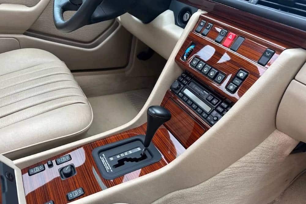 https://autogreeknews.gr/wp-content/uploads/2024/06/1995-Mercedes-Benz-E300-Diesel-028.jpg