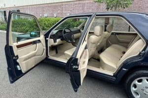 1995-Mercedes-Benz-E300-Diesel-040