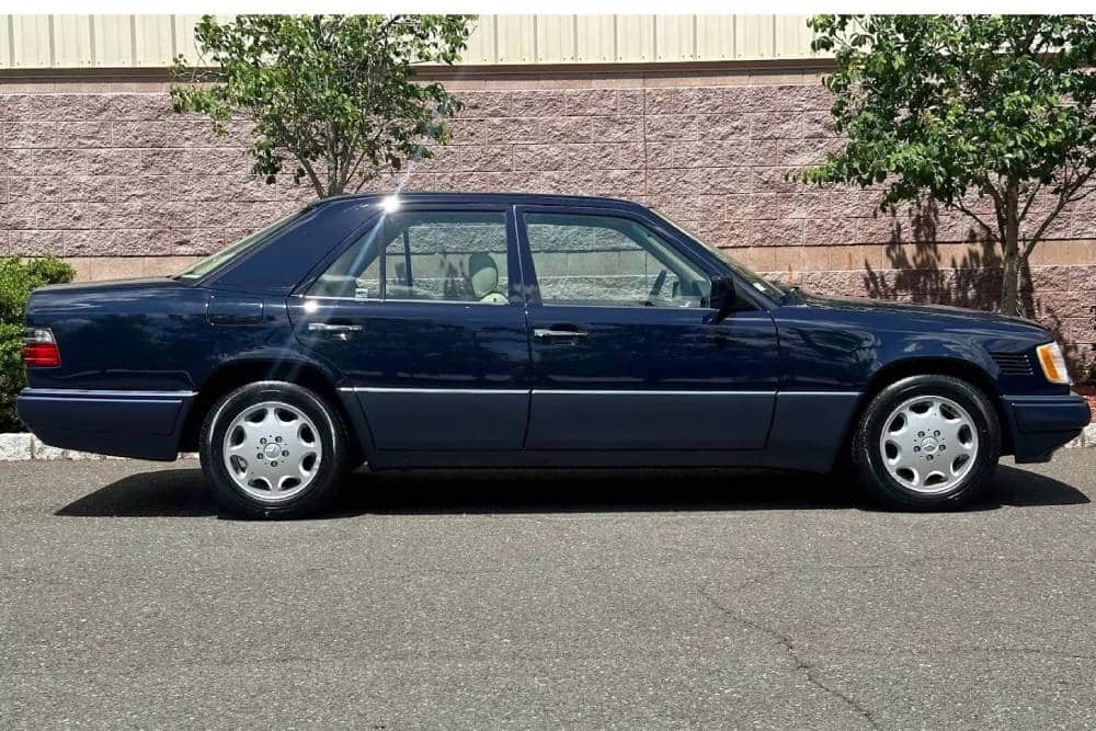 https://autogreeknews.gr/wp-content/uploads/2024/06/1995-Mercedes-Benz-E300-Diesel-183.jpg