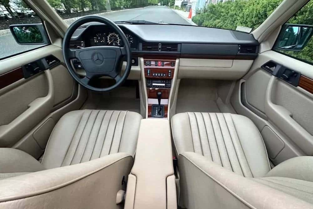 https://autogreeknews.gr/wp-content/uploads/2024/06/1995-Mercedes-Benz-E300-Diesel-214.jpg