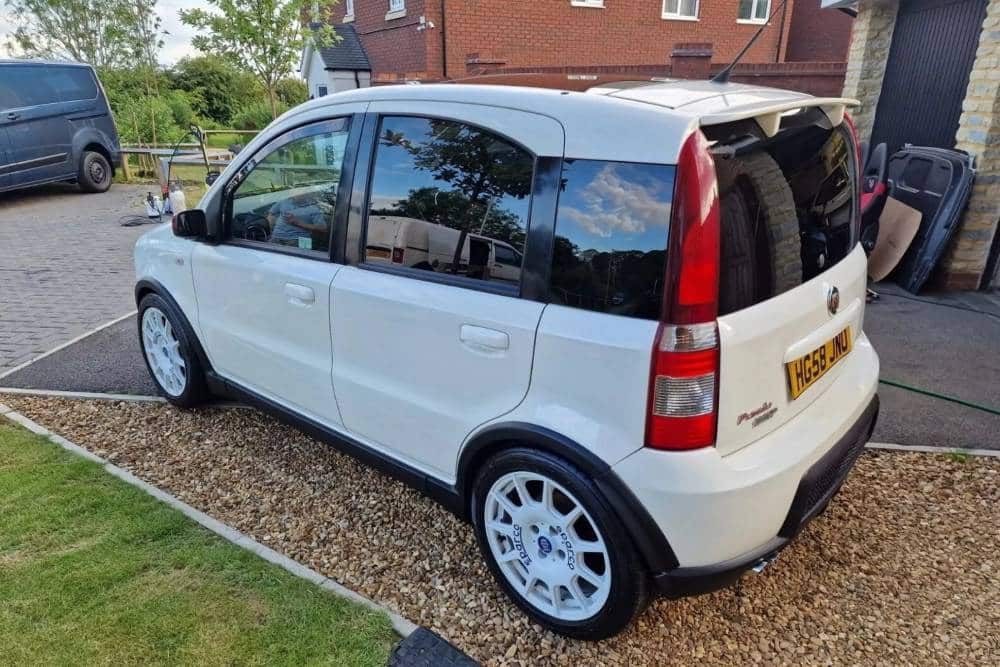 https://autogreeknews.gr/wp-content/uploads/2024/06/2008-Fiat-Panda-With-Abarth-595-Engine-And-Dash-3-.jpg