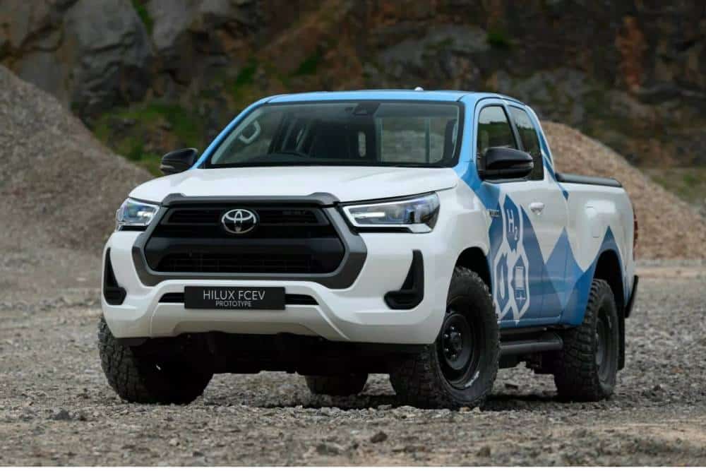 https://autogreeknews.gr/wp-content/uploads/2024/06/2024-toyota-hilux-fcev-prototype-24-2048x1365-1.jpg