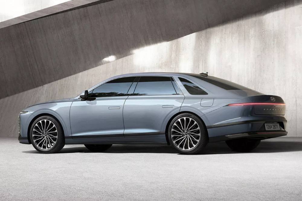 https://autogreeknews.gr/wp-content/uploads/2024/06/2025-Hyundai-Grandeur-10-2048x1013-1.jpg