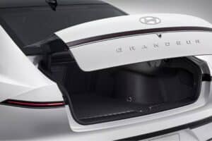 2025-Hyundai-Grandeur-Interior-36-2048×927