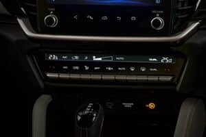 2025-Isuzu-MU-X-Interior-5-2048×1024