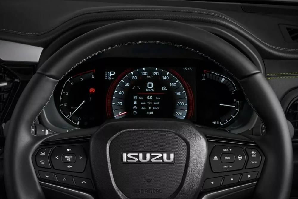https://autogreeknews.gr/wp-content/uploads/2024/06/2025-Isuzu-MU-X-RS-Interior-2-2048x1024-1.jpg