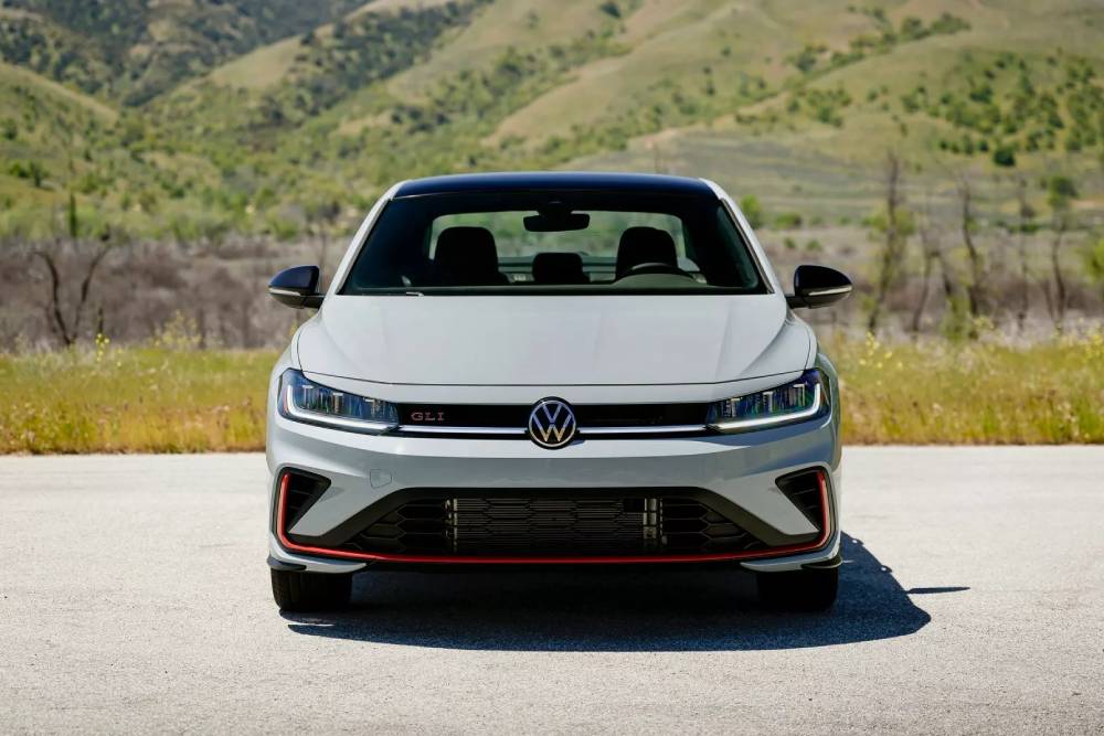 https://autogreeknews.gr/wp-content/uploads/2024/06/2025-VW-Jetta-GLI-624-8.jpg