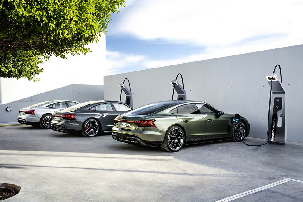 https://autogreeknews.gr/wp-content/uploads/2024/06/Audi-e-tron-GT-model-family-2.jpg