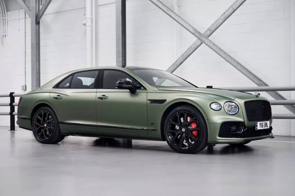https://autogreeknews.gr/wp-content/uploads/2024/06/Bentley-Satin-Paint-9.jpg