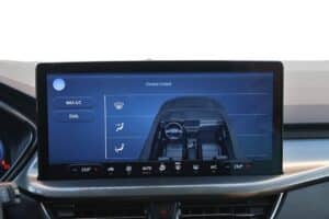 Ford-Kuga-Hybrid-2024-(25)