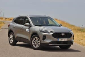 Ford-Kuga-Hybrid-2024-(8)