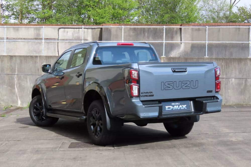 https://autogreeknews.gr/wp-content/uploads/2024/06/Isuzu-D-Max-Steel-Edition-UK-2-2048x1536-1.jpg
