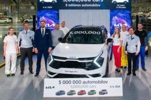 KIA-SLOVAKIA-HITS-FIVE-MILLION-(1)