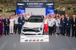 KIA-SLOVAKIA-HITS-FIVE-MILLION-(2)