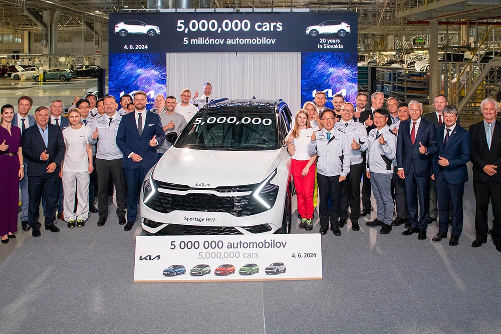 https://autogreeknews.gr/wp-content/uploads/2024/06/KIA-SLOVAKIA-HITS-FIVE-MILLION-2.jpg