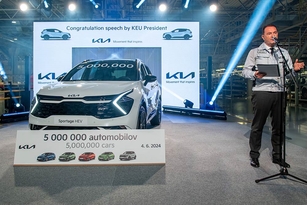 https://autogreeknews.gr/wp-content/uploads/2024/06/KIA-SLOVAKIA-HITS-FIVE-MILLION-4.jpg