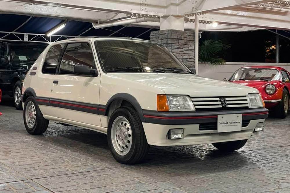 Δύο Peugeot 205 GTi «κούτα» με 80 χιλιόμετρα!