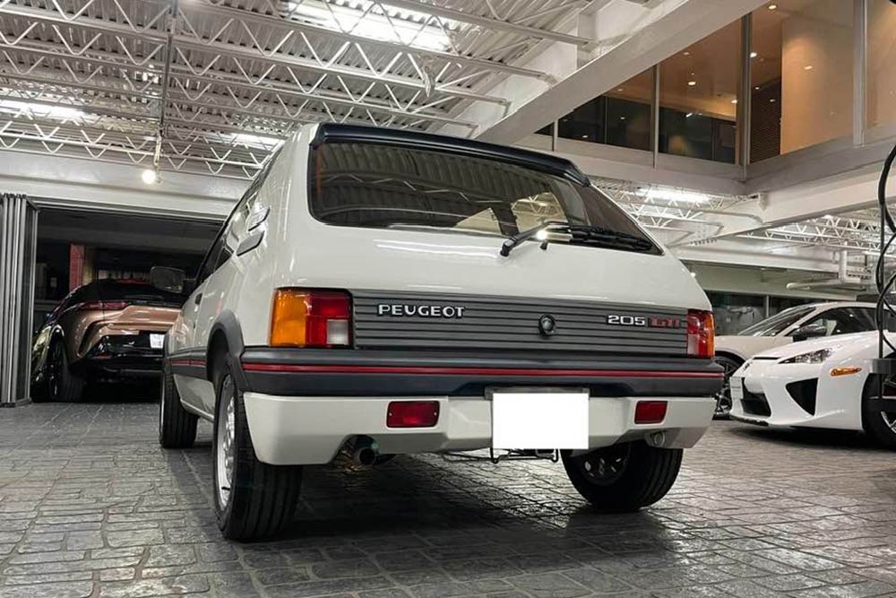 https://autogreeknews.gr/wp-content/uploads/2024/06/Peugeot-205-GTI-1988-8.jpg