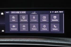 Peugeot-3008-1.2-Hybrid-2024-(18)