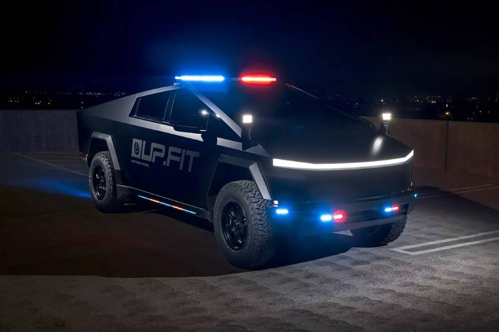 Το Tesla Cybertruck έγινε το πιο «πιστόλι» περιπολικό