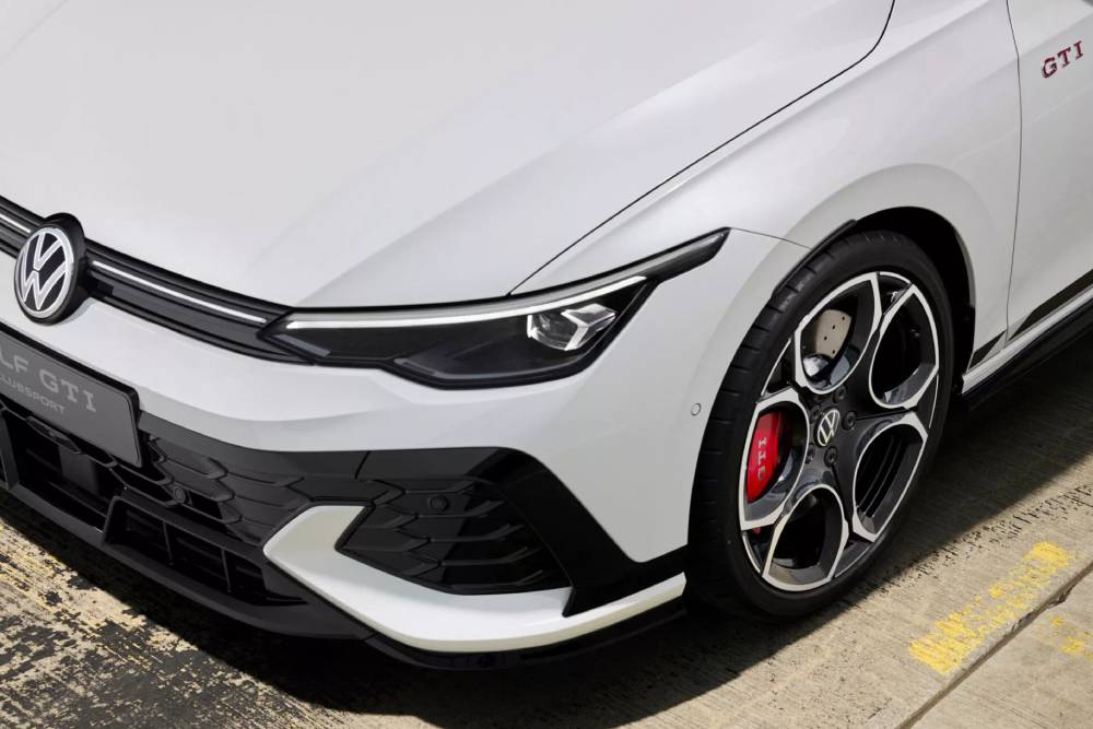 https://autogreeknews.gr/wp-content/uploads/2024/06/VW-Golf-GTI-Clubsport-LRing-00014-2048x1366-1.jpg