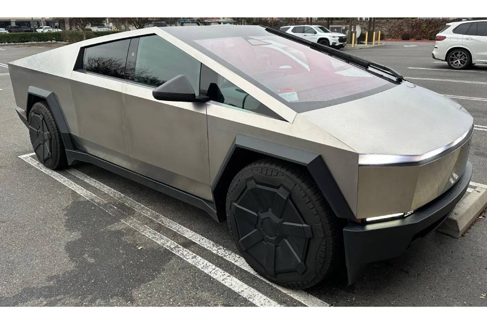 Η Tesla απειλεί με πρόστιμο για θέση πάρκινγκ