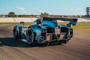 mcmurtry-speirling-breaks-hockenheim-closed-wheel-