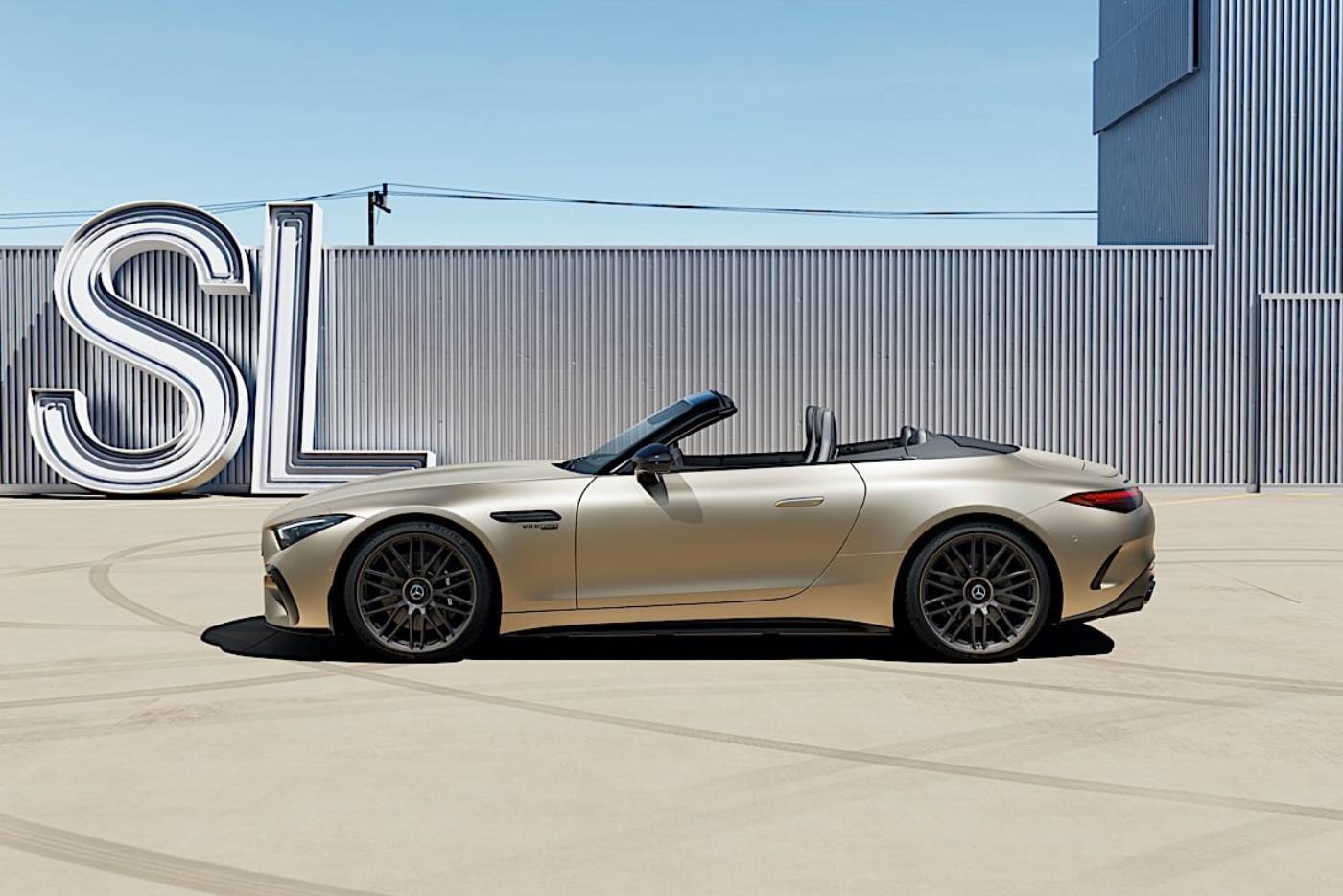 https://autogreeknews.gr/wp-content/uploads/2024/06/mercedes-amg-sl-63-golden-coast-is-like-a-gold-nug.jpg