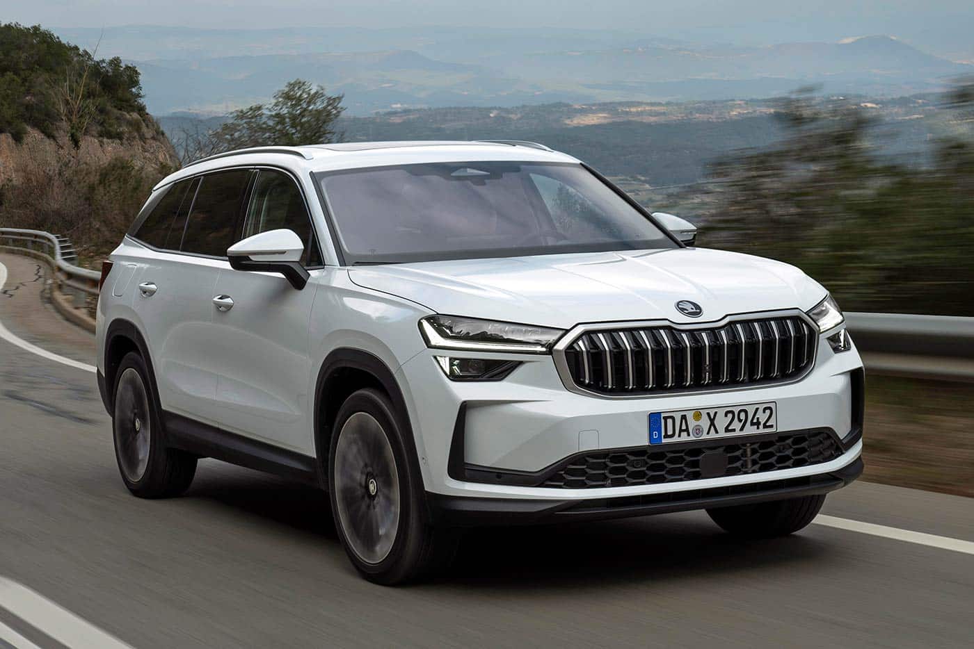 https://autogreeknews.gr/wp-content/uploads/2024/06/skoda_kodiaq_2024-1.jpg