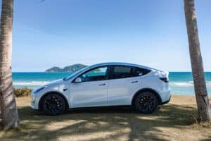 tesla model y pwliseis