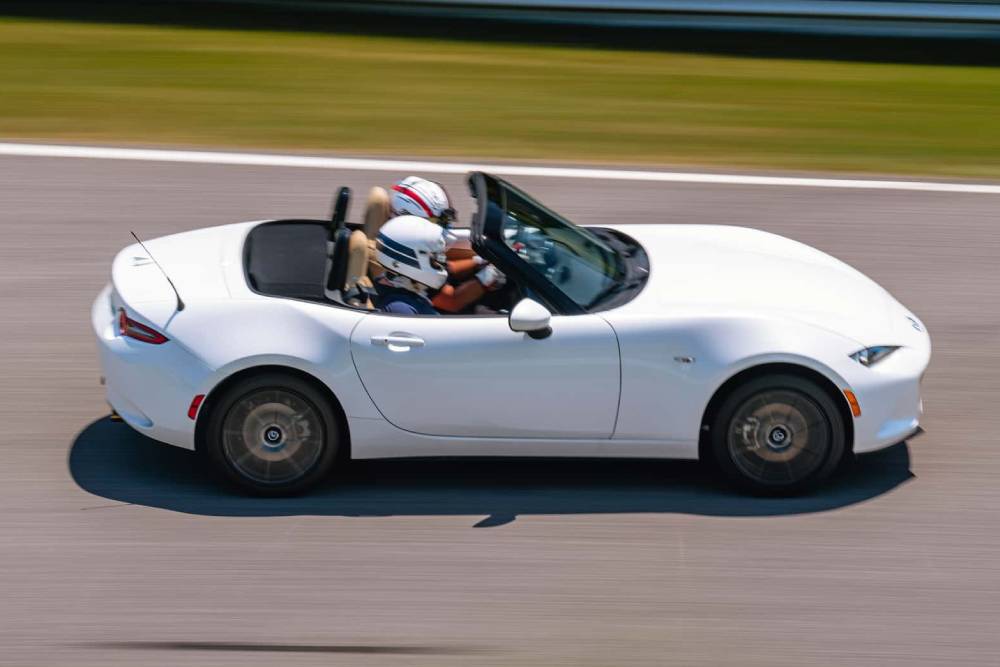 https://autogreeknews.gr/wp-content/uploads/2024/07/2024-mazda-mx-5-miata-grand-touring-review-12.jpg