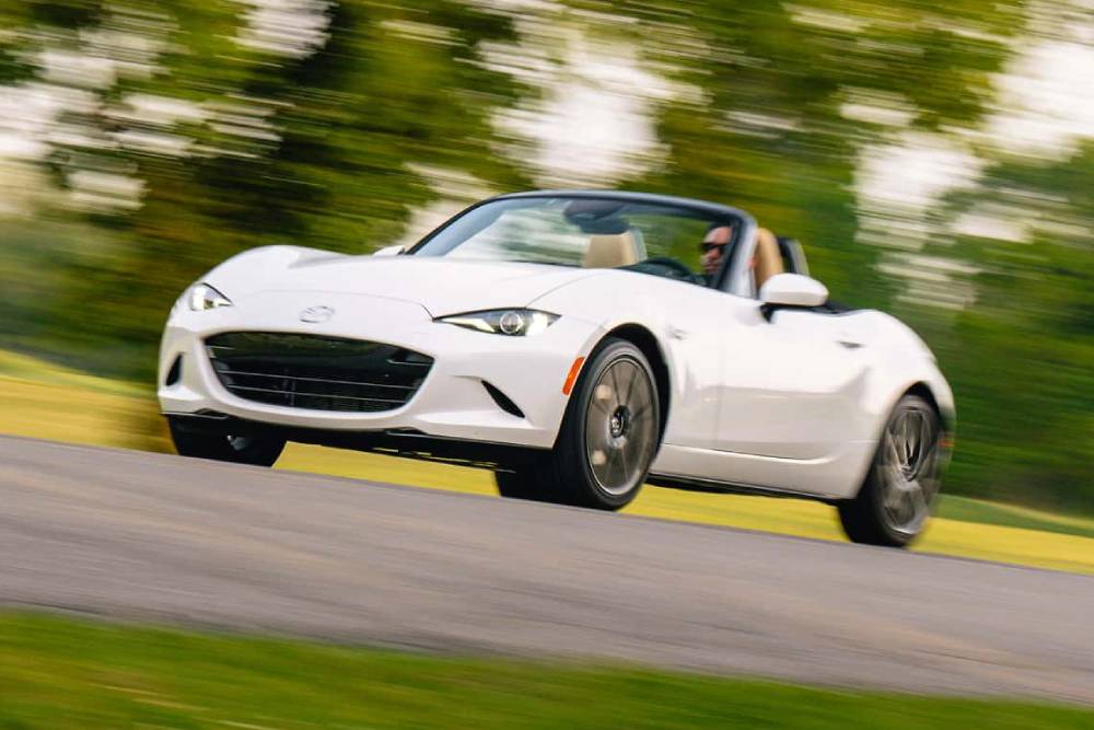 https://autogreeknews.gr/wp-content/uploads/2024/07/2024-mazda-mx-5-miata-grand-touring-review-2.jpg