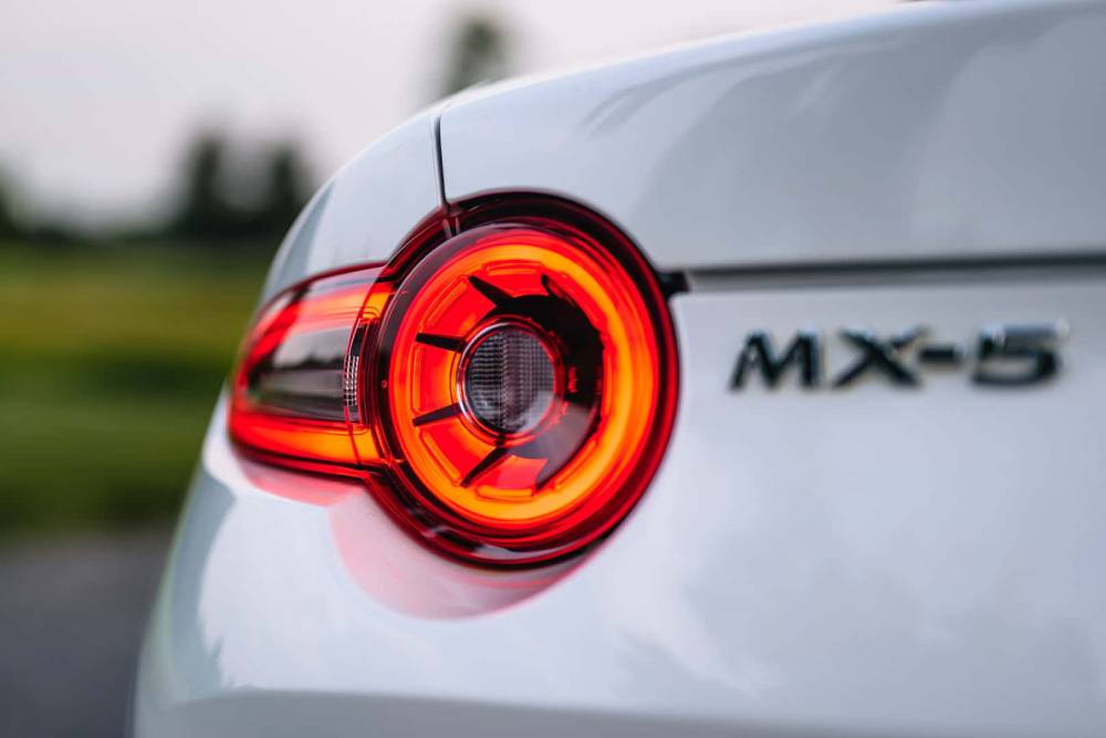 https://autogreeknews.gr/wp-content/uploads/2024/07/2024-mazda-mx-5-miata-grand-touring-review-9.jpg