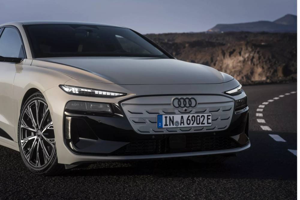 https://autogreeknews.gr/wp-content/uploads/2024/07/2025-Audi-A6-e-tron-12-2048x1536-1.jpg