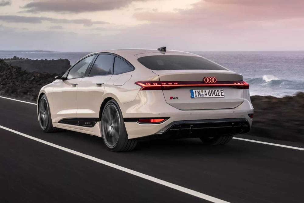 https://autogreeknews.gr/wp-content/uploads/2024/07/2025-Audi-A6-e-tron-7-2048x1365-1.jpg