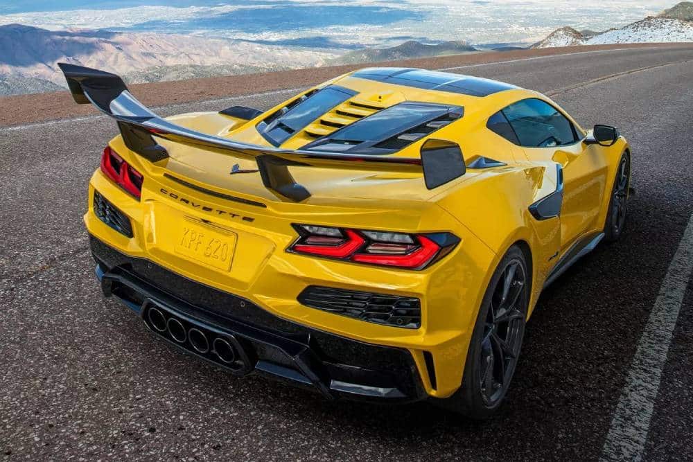 https://autogreeknews.gr/wp-content/uploads/2024/07/2025-Corvette-ZR1-725-13.jpg