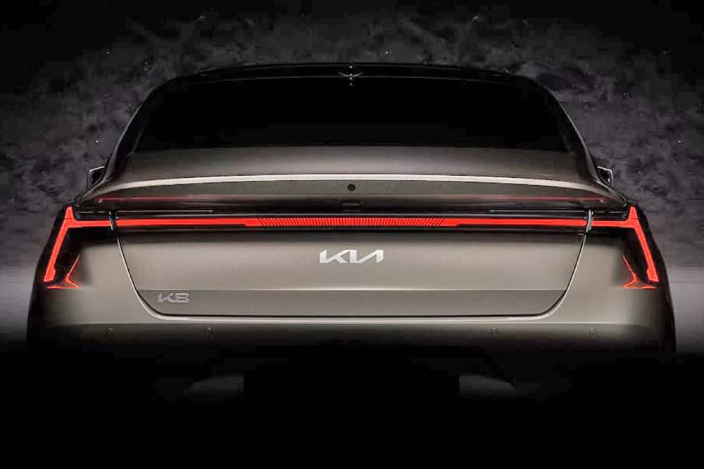 https://autogreeknews.gr/wp-content/uploads/2024/07/2025-Kia-K8-Teaser-3s-2048x1153-1.jpg