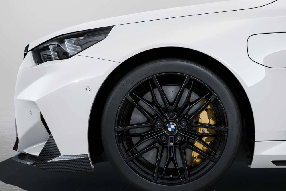 https://autogreeknews.gr/wp-content/uploads/2024/07/2025-bmw-m5-with-m-performance-parts-13.jpg