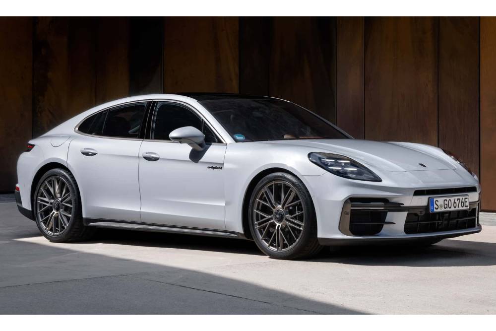 https://autogreeknews.gr/wp-content/uploads/2024/07/2025-porsche-panamera-turbo-s-e-hybrid-3.jpg