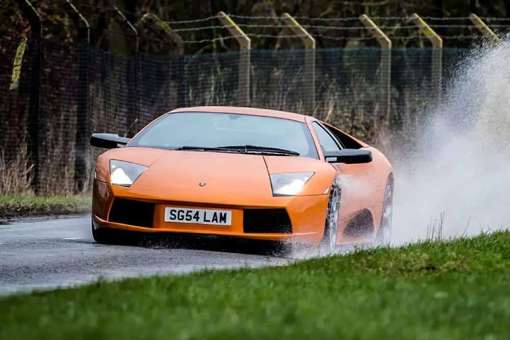 https://autogreeknews.gr/wp-content/uploads/2024/07/300000-miles-lamborghini-murcielago.jpg