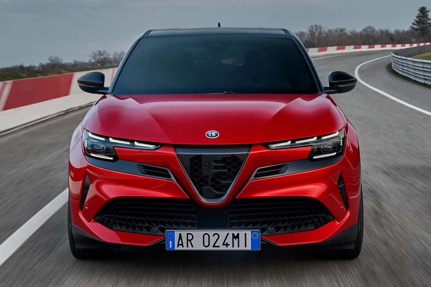 https://autogreeknews.gr/wp-content/uploads/2024/07/Alfa-Romeo-Junior-Exteriors.jpg