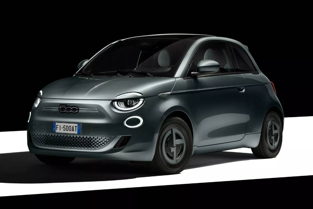 https://autogreeknews.gr/wp-content/uploads/2024/07/Fiat-500e-Giorgio-Armani-711-11.jpg