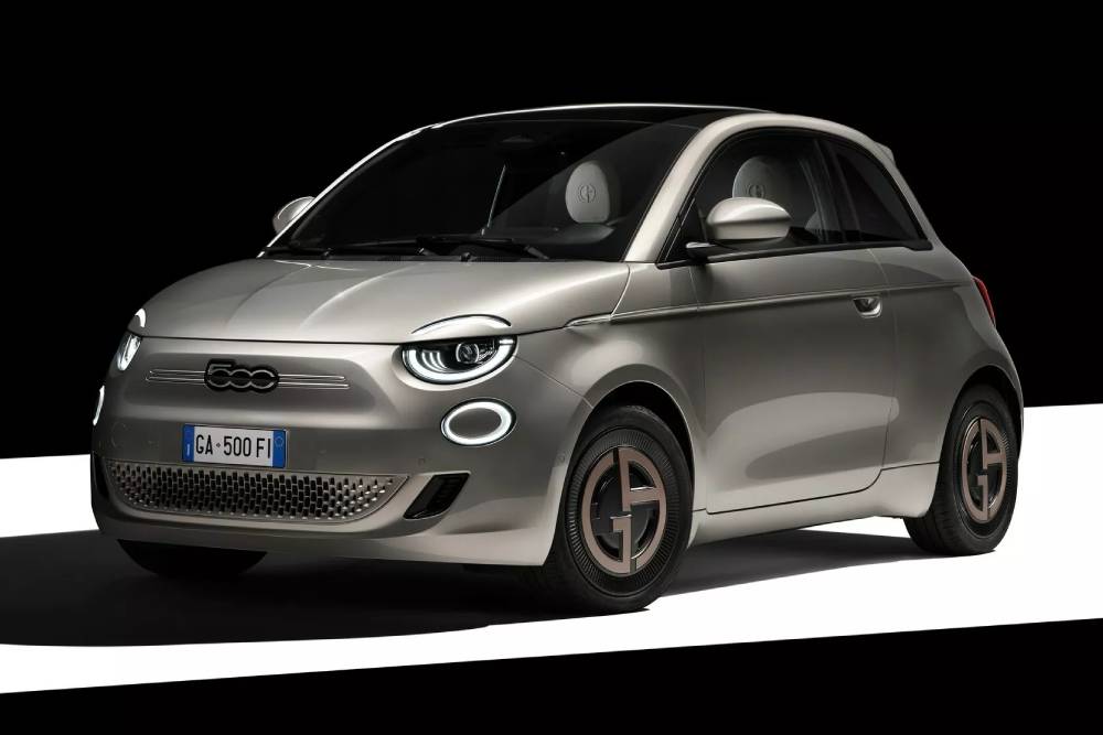 https://autogreeknews.gr/wp-content/uploads/2024/07/Fiat-500e-Giorgio-Armani-711-17.jpg