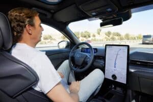 Ford se convierte en el primer fabricante de automóviles de España que introduce el sistema de asistencia a la conducción BlueCruise, que permite la conducción en autopista, sin manos y con la vista en la carretera