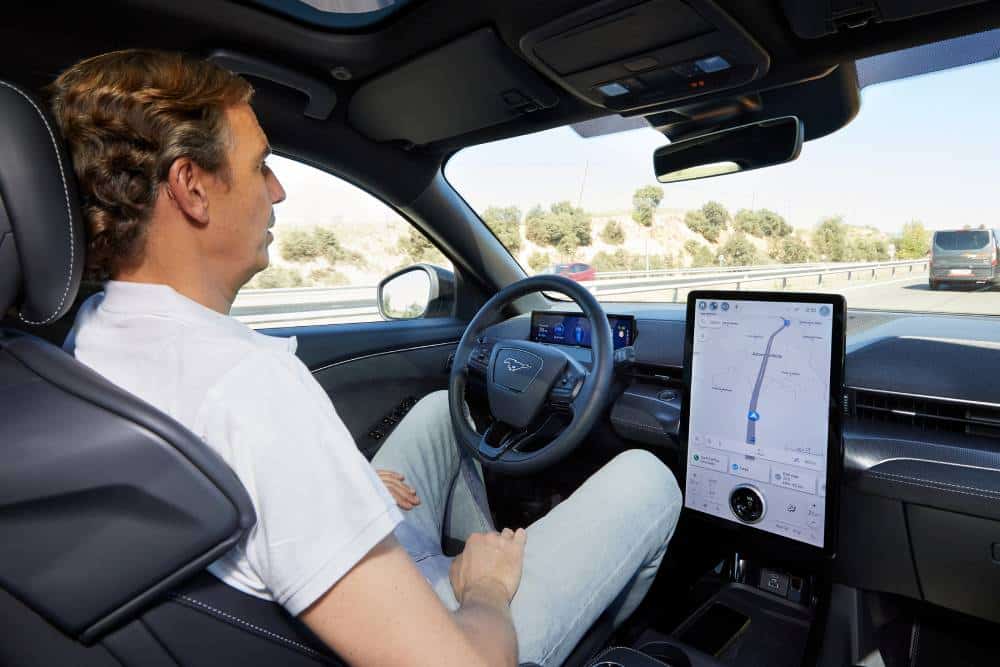 Η Ford λύνει τα χέρια του οδηγού με το BlueCruise 2