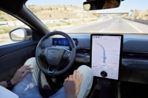 Ford se convierte en el primer fabricante de automóviles de España que introduce el sistema de asistencia a la conducción BlueCruise, que permite la conducción en autopista, sin manos y con la vista en la carretera