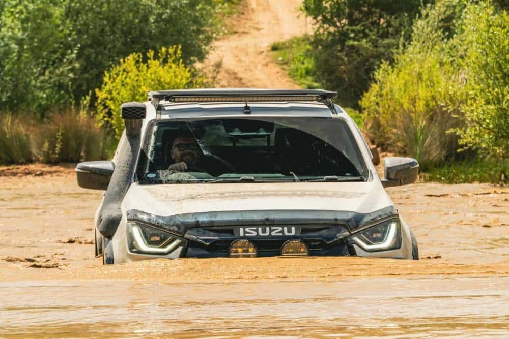 https://autogreeknews.gr/wp-content/uploads/2024/07/Isuzu-D-Max-Mudmaster-22-2048x1152-1.jpg