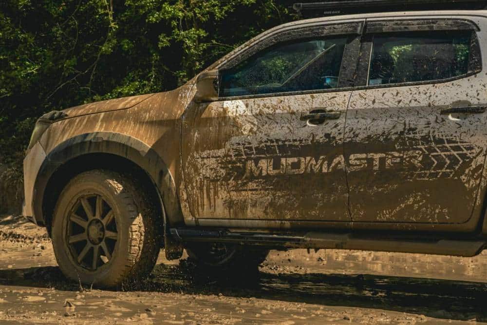 https://autogreeknews.gr/wp-content/uploads/2024/07/Isuzu-D-Max-Mudmaster-25-2048x1152-1.jpg