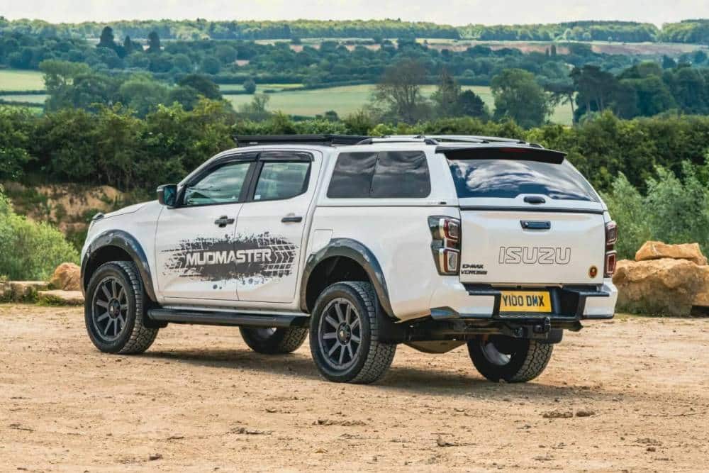 https://autogreeknews.gr/wp-content/uploads/2024/07/Isuzu-D-Max-Mudmaster-3-2048x1152-1.jpg