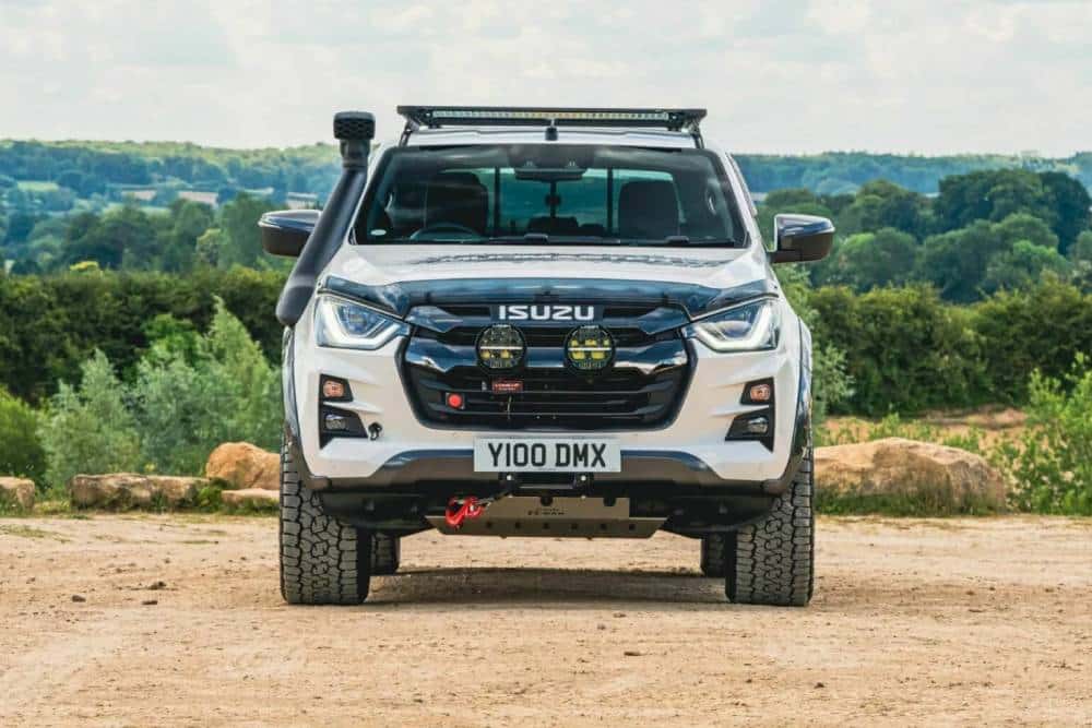 https://autogreeknews.gr/wp-content/uploads/2024/07/Isuzu-D-Max-Mudmaster-4-2048x1152-1.jpg